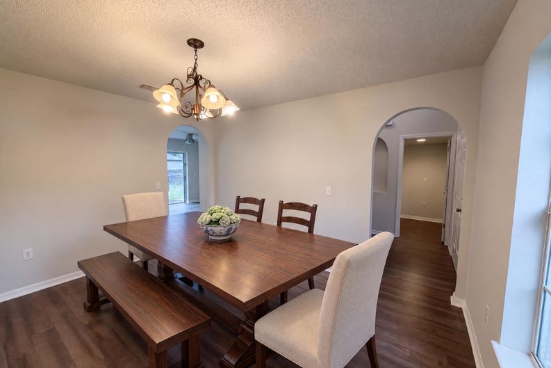 Photo 13 of 34 of 8215 Foxdale Dr, Jacksonville, FL