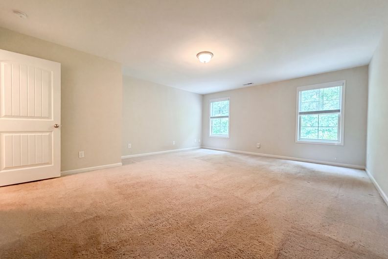 Photo 4 of 26 of 6621 Blalock Forest Dr, Willow Spring, NC