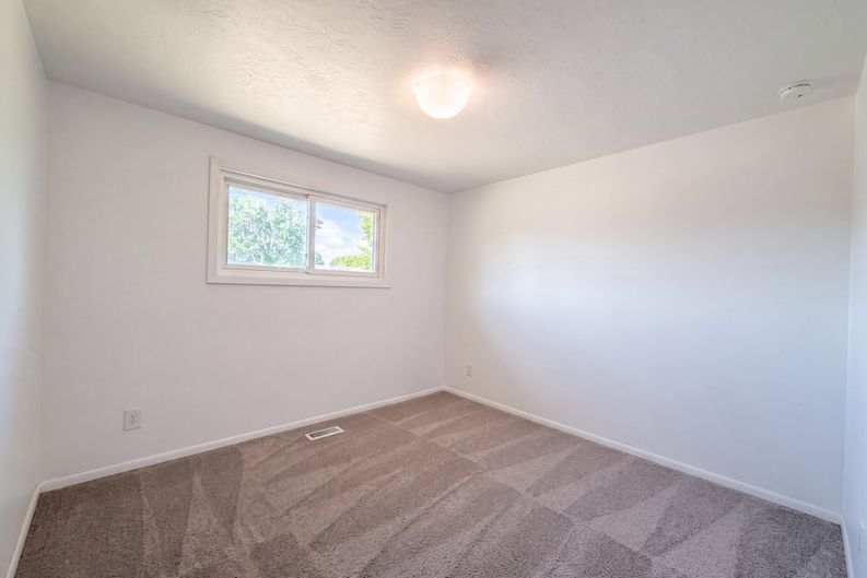 Photo 4 of 21 of 220 NE Cambridge Cir, Corvallis, OR