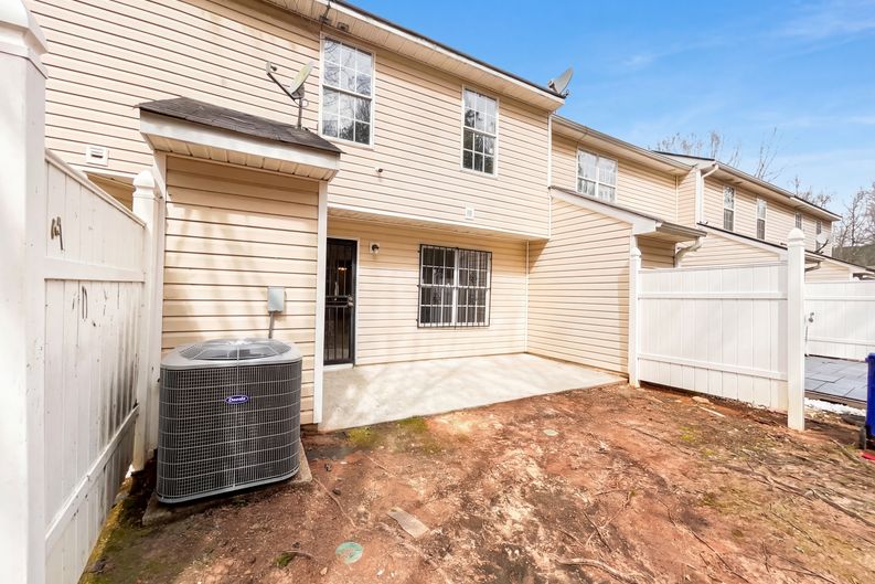 Photo 12 of 18 of 3794 Waldrop Ln, Decatur, GA