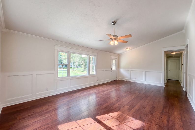 Photo 8 of 19 of 1119 Coe Rd, Pinehurst, TX