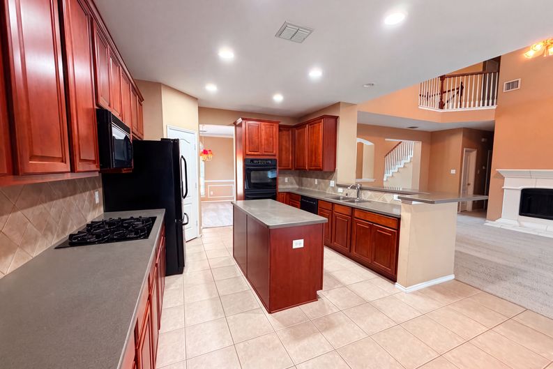 Photo 11 of 22 of 1311 Stanford Dr, Rockwall, TX