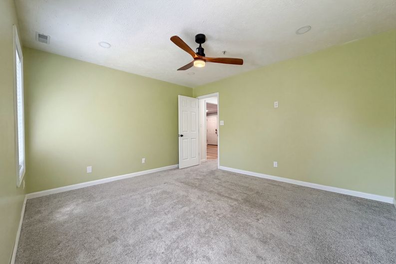 Photo 10 of 17 of 392 Bubble Creek Ct, Fayetteville, NC