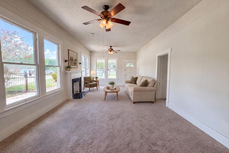 Photo 6 of 26 of 714 Bolling Ln, Houston, TX