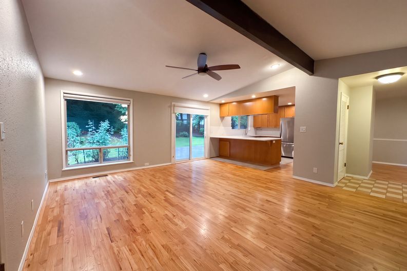 Photo 11 of 25 of 10401 NE 130th St, Kirkland, WA
