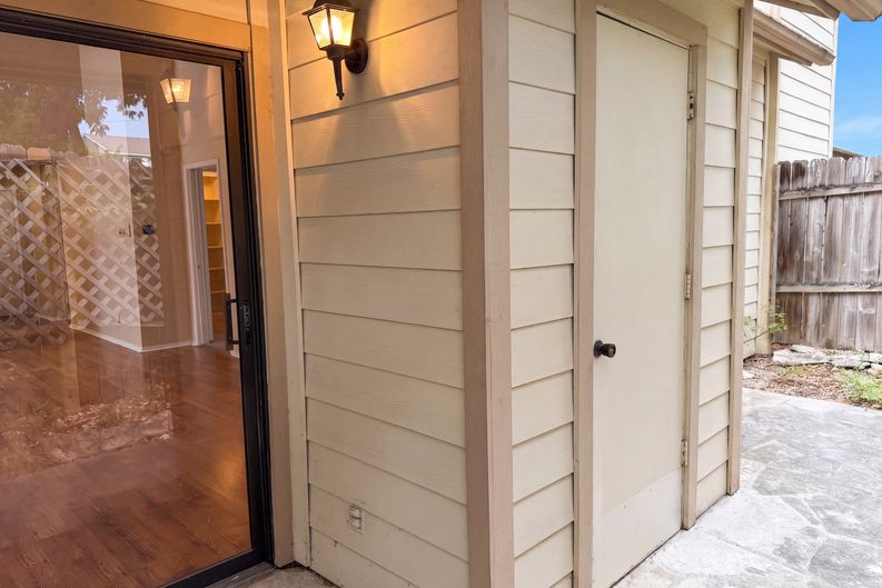 Photo 5 of 16 of 3801 Menchaca Rd, Austin, TX