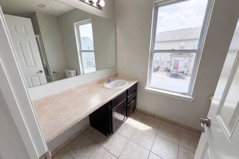 Photo 20 of 44 of 42824 Greystone Dr, Sterling Heights, MI