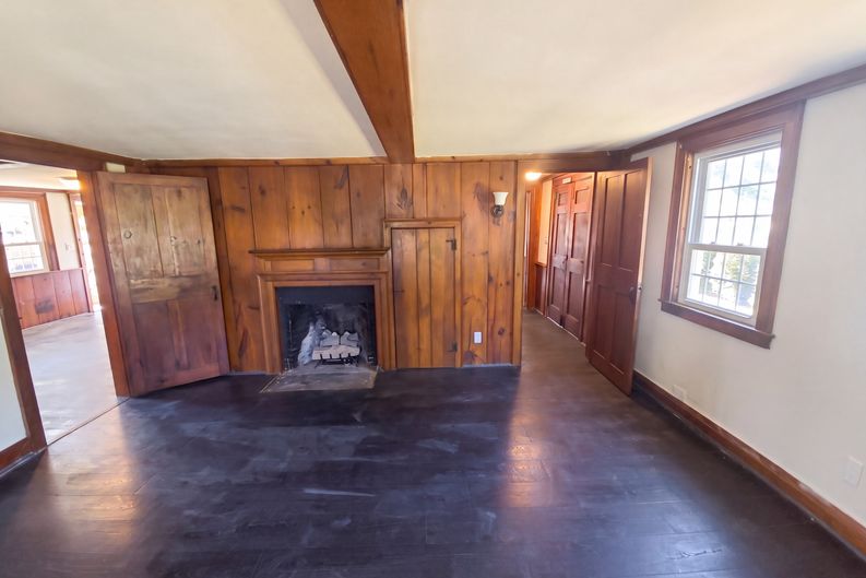 Photo 4 of 19 of 1026 Forbes St, East Hartford, CT
