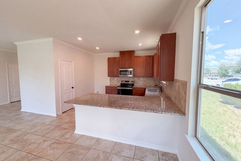 Photo 7 of 21 of 2100 Brandywine Dr, New Braunfels, TX