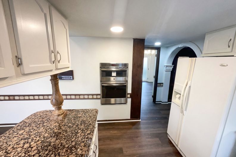 Photo 12 of 26 of 6811 Kingman Dr, Indianapolis, IN