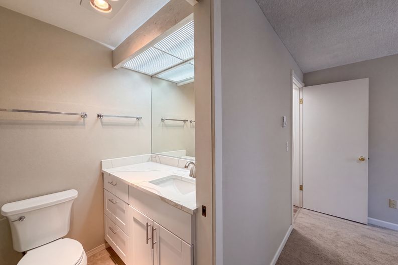 Photo 18 of 24 of 650 SW Meadow Dr, Beaverton, OR