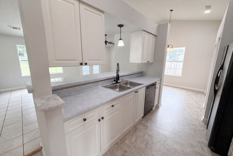 Photo 12 of 50 of 305 Pebble Creek Ct, West Columbia, SC