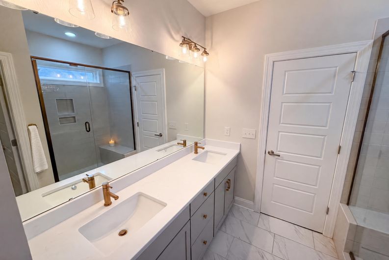 Photo 18 of 36 of 6109 Balham Ct, Charlotte, NC