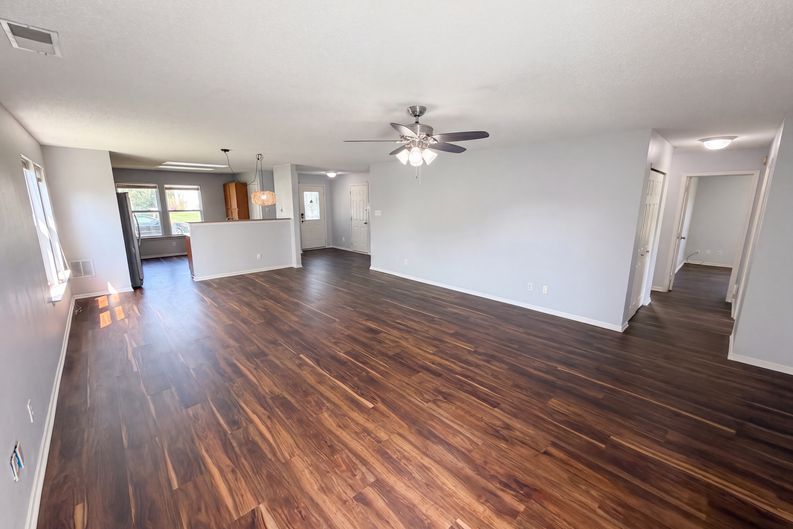 Photo 9 of 27 of 14301 Weeping Cherry Dr, Fishers, IN