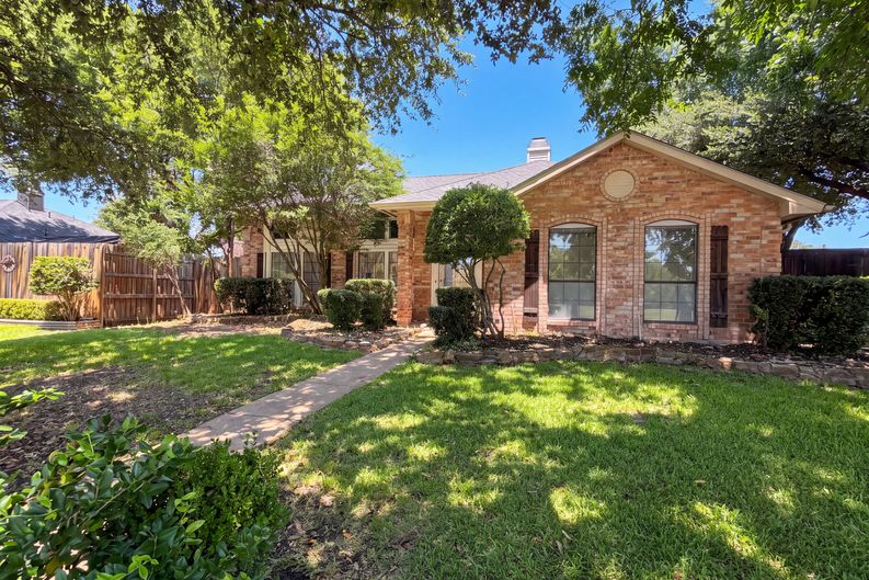 Photo 16 of 18 of 1613 Mullins Dr, Plano, TX