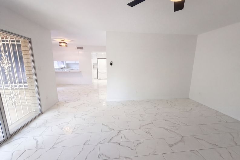 Photo 11 of 37 of 4427 W Dahlia Dr, Glendale, AZ