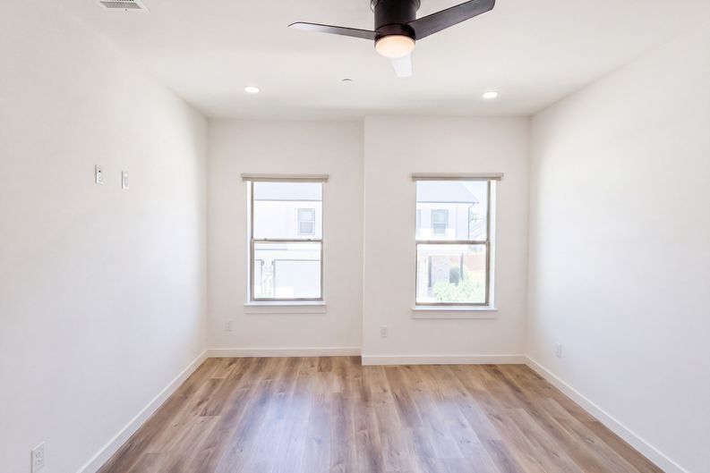 Photo 4 of 22 of 1020 17th St, Plano, TX