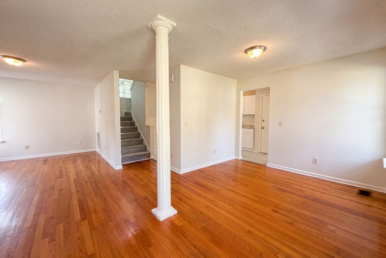 Photo 6 of 29 of 303 Bradford Ln, Columbia, SC