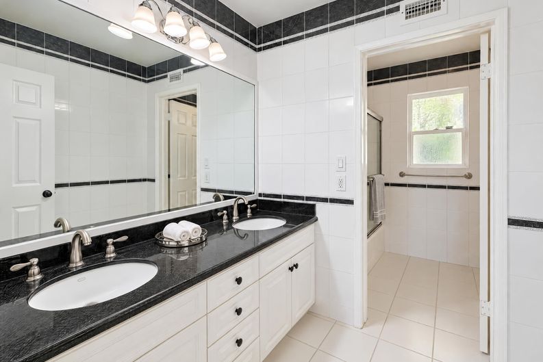 Photo 13 of 25 of 1042 Whispering Oaks Dr, Arcadia, CA