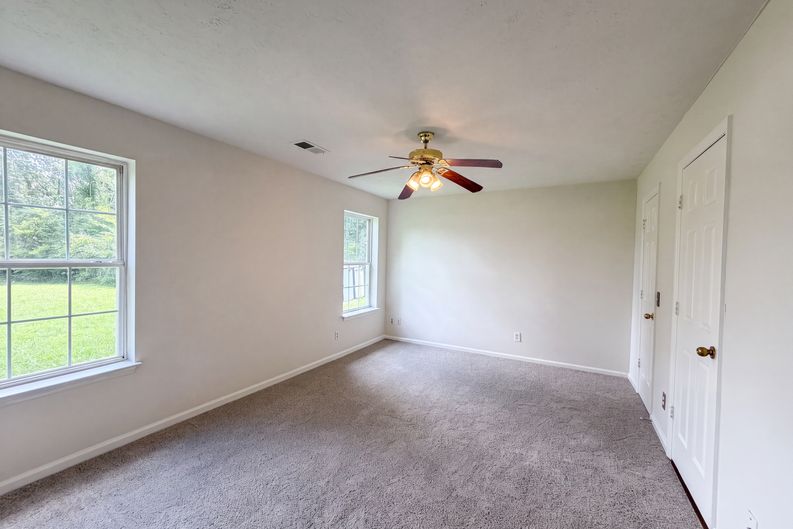 Photo 7 of 20 of 499 Holland Ridge Dr, La Vergne, TN