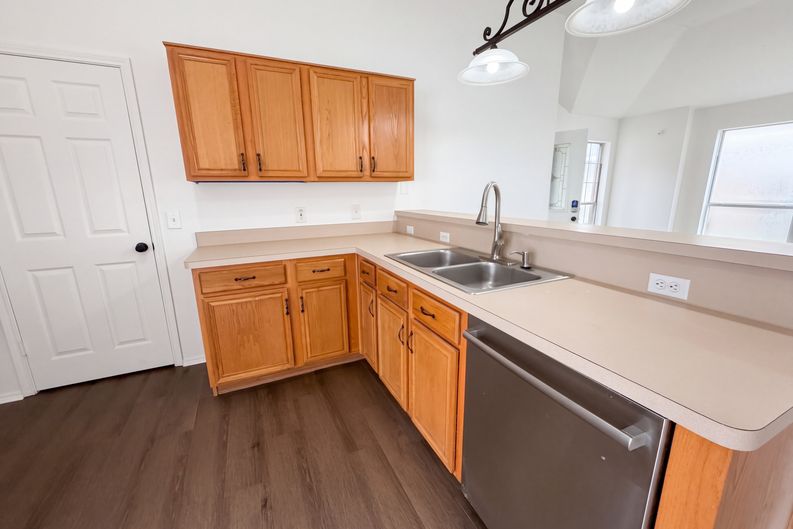 Photo 8 of 31 of 1033 Olivewood Ln, Fort Worth, TX