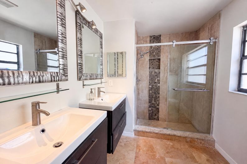 Photo 13 of 17 of 9507 Letterstone Ct, Tampa, FL