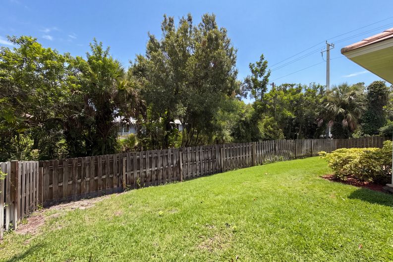Photo 26 of 29 of 400 46th Ct, Vero Beach, FL
