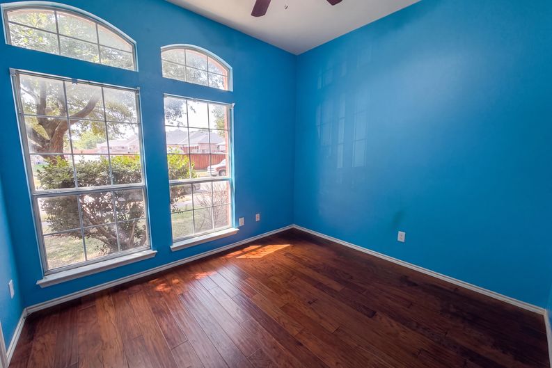 Photo 4 of 20 of 1213 Whitecreek Dr, Glenn Heights, TX