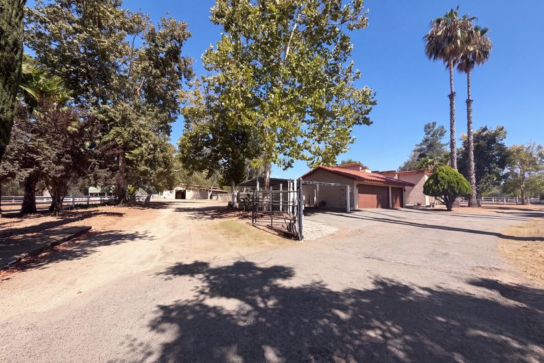 Photo 31 of 40 of 15408 Glentree Rd, Valley Center, CA
