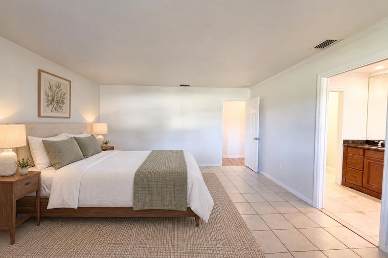 Photo 10 of 43 of 3705 Malec Cir, Sarasota, FL