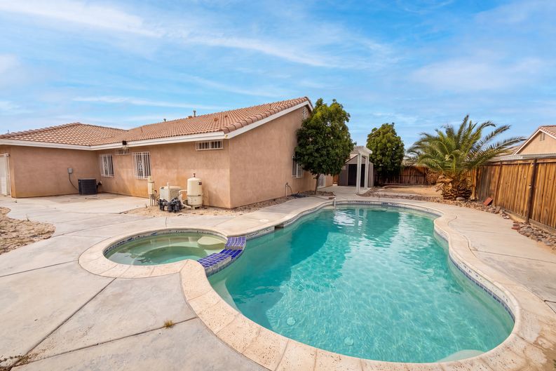 Photo 22 of 27 of 18792 Dogwood Ct, Adelanto, CA