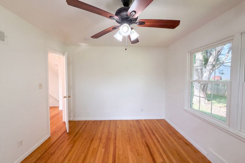 Photo 4 of 20 of 12904 E 54th St, Kansas City, MO