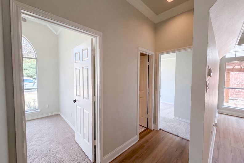 Photo 16 of 26 of 8703 Stonecrest Dr, Irving, TX