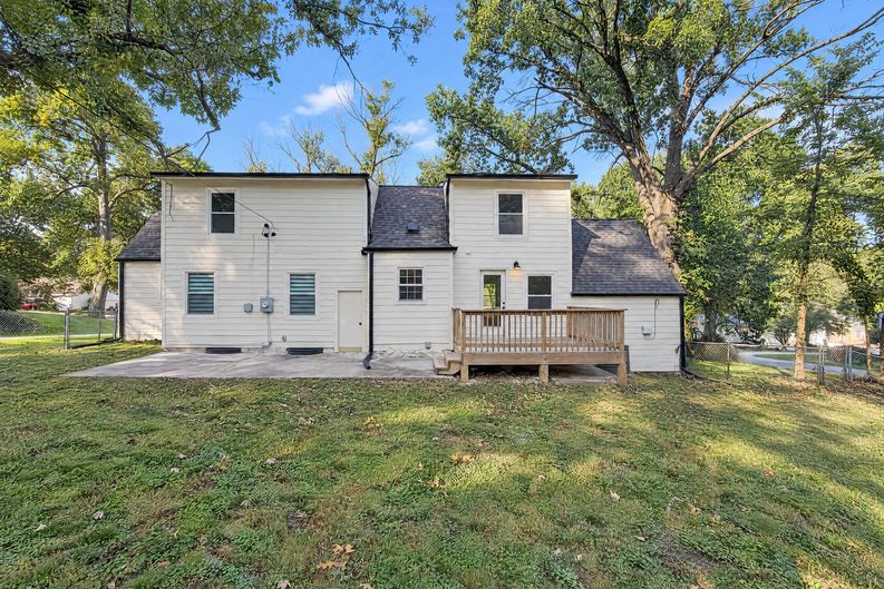Photo 13 of 17 of 5825 Hadley St, Mission, KS