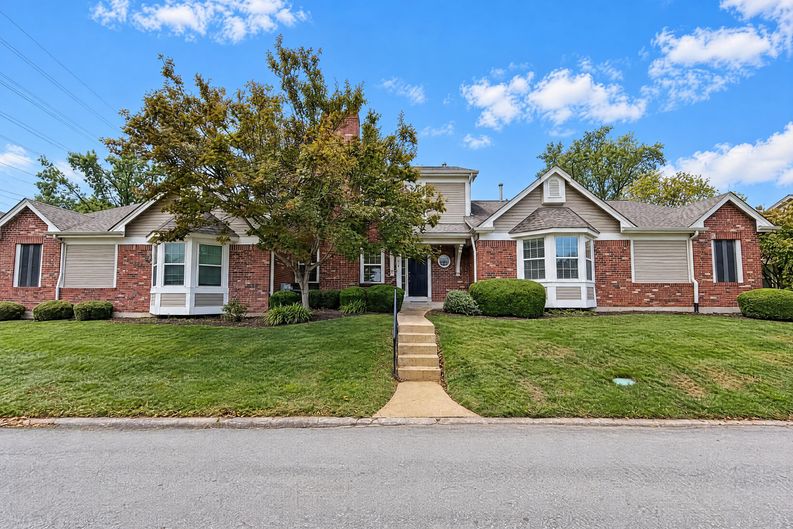 Photo 19 of 23 of 1927 Dewitt Ridge Dr, Chesterfield, MO