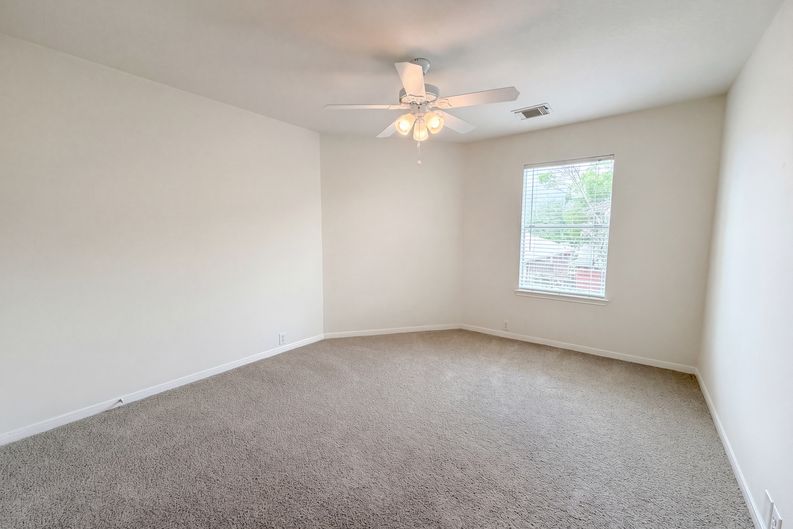 Photo 12 of 23 of 11918 Sonora Springs Dr, Tomball, TX