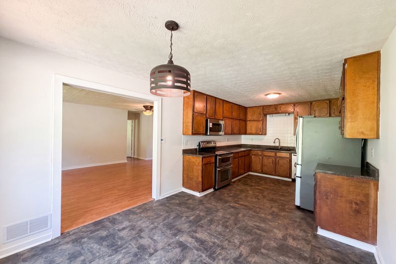 Photo 7 of 27 of 104 Belair Ln, Stockbridge, GA