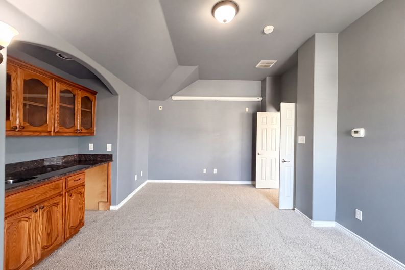 Photo 11 of 29 of 409 Lone Oak Ct, Kennedale, TX