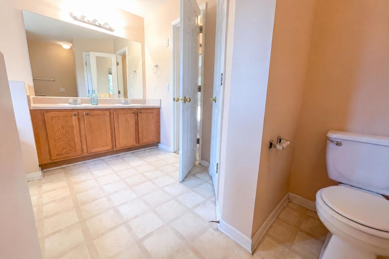 Photo 12 of 24 of 3062 Crest Ridge Cir SW, Marietta, GA