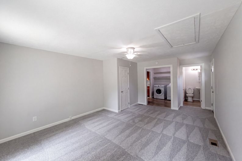 Photo 11 of 19 of 909 Axis Cir, Hope Mills, NC