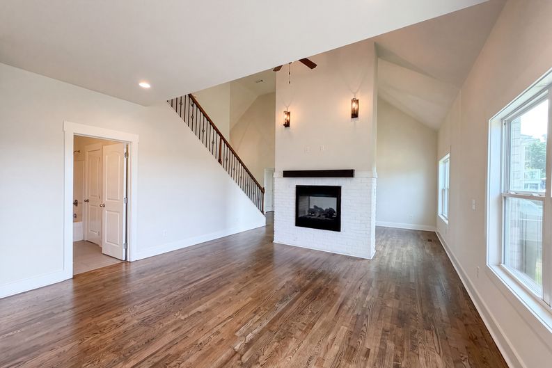 Photo 7 of 30 of 1707 Aster Dr, Columbia, TN