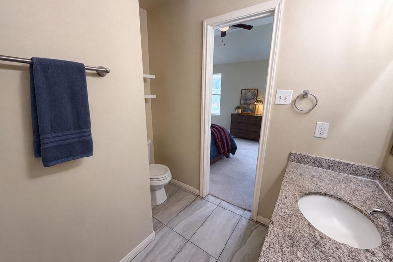 Photo 21 of 28 of 10250 Rolleston Ln, Houston, TX