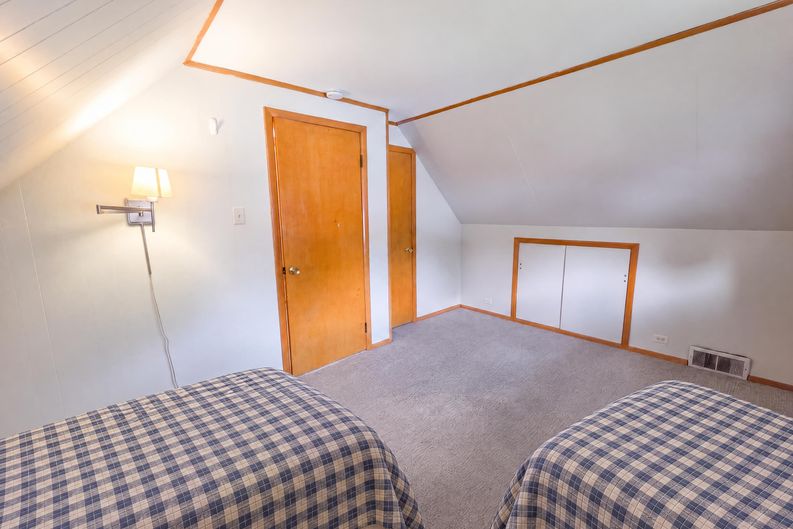 Photo 13 of 20 of 2339 Northgate Ave, Riverside, IL