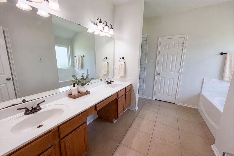 Photo 15 of 21 of 324 Cascade Dr, Red Oak, TX