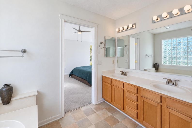 Photo 10 of 28 of 9113 Tenor Way, Indianapolis, IN