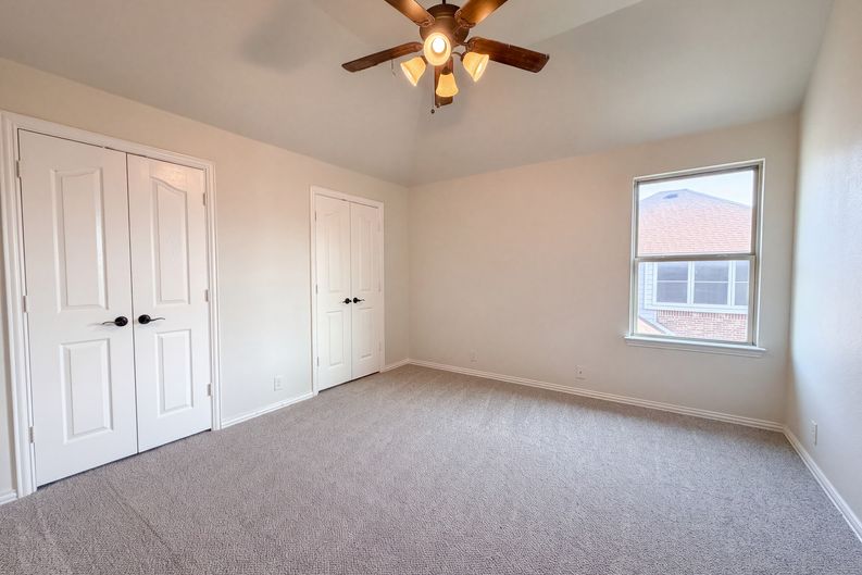 Photo 14 of 22 of 830 Graham Dr, Burleson, TX