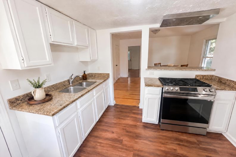 Photo 6 of 20 of 427 Wellons St NE, Marietta, GA