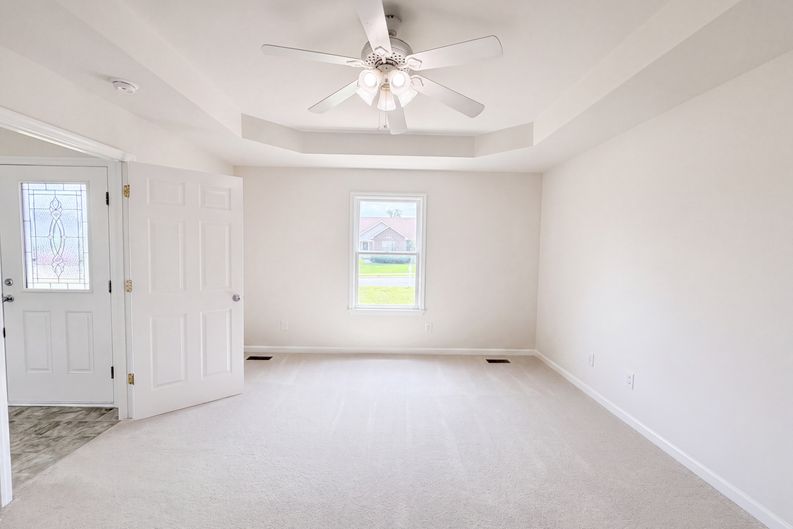 Photo 3 of 19 of 326 Gallop Ln, Springfield, TN