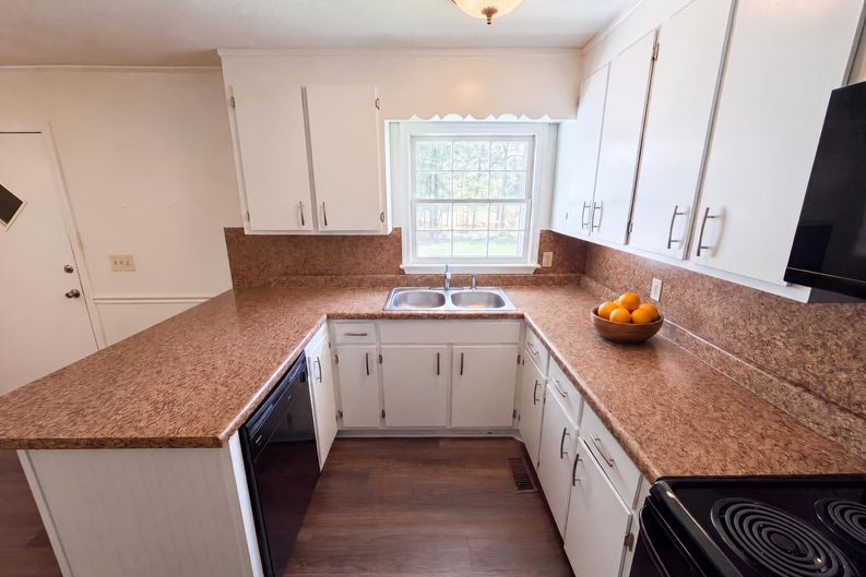 Photo 7 of 23 of 5100 Robinwood Dr, Charlotte, NC