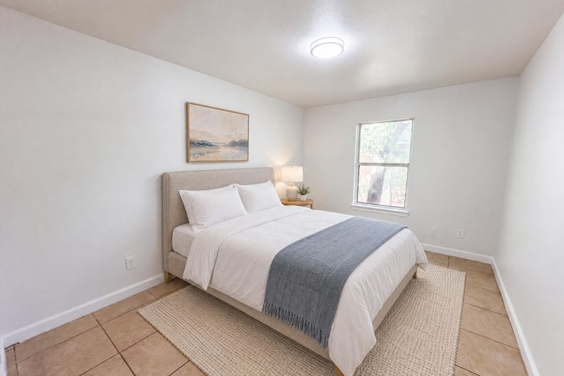 Photo 9 of 17 of 1322 E Waco Ave, Dallas, TX